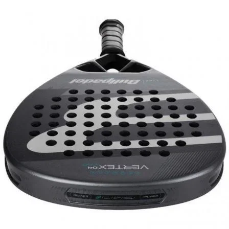 Bullpadel Pack Pala de Pádel Vertex 04 Comfort Pro Line 2026 + Mochila + Pelotas + Overgrips Bullpadel Pack Pala de Pádel Vertex 04 Comfort Pro Line 2026 + Mochila + Pelotas + Overgrips